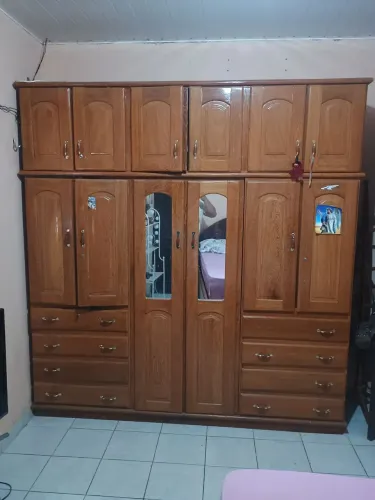 Guarda-roupa 6 portas amadeirado