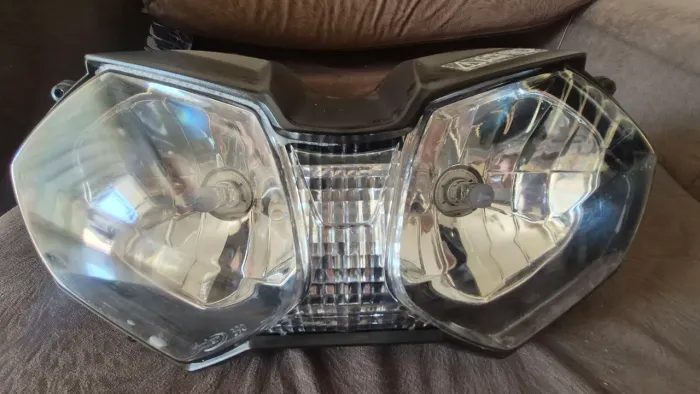 Farol da Triumph Tiger 800