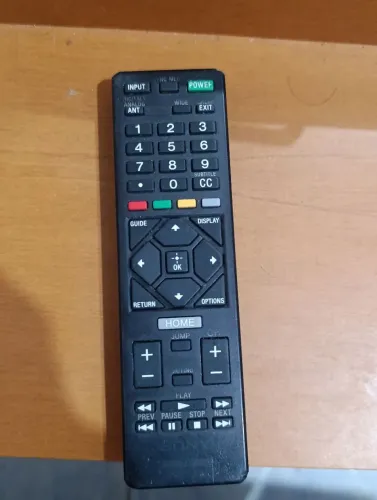 controle remoto original Sony para TVs Bravia, especificamente o modelo RM-YD104.