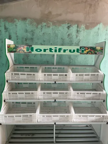 Expositor de frutas e legumes, em boas condições.