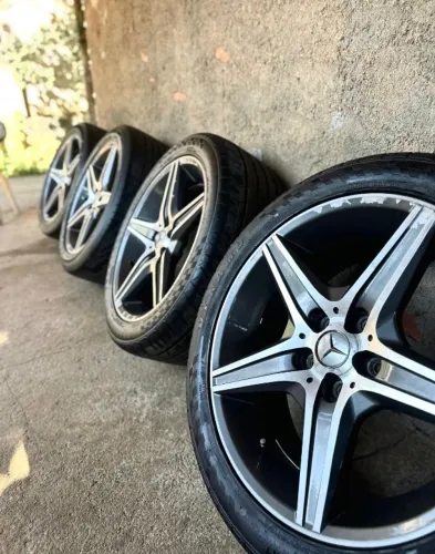 Rodas Mercedes AMG originais com pneus novos e seminovos.