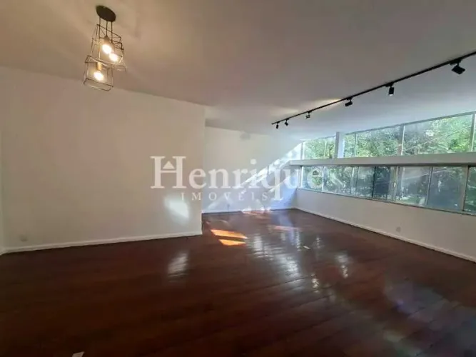 Apartamento de 170 m² com 3 quartos, suíte e vaga na Praia do Flamengo