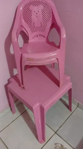 Mesa e cadeiras