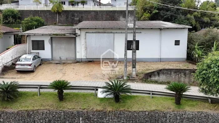 Galpão Para Locação com Área Total de 680m² em Massaranduba, SC