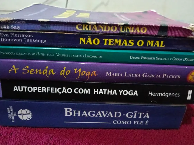 Coleção de livros de yoga e autoconhecimento
