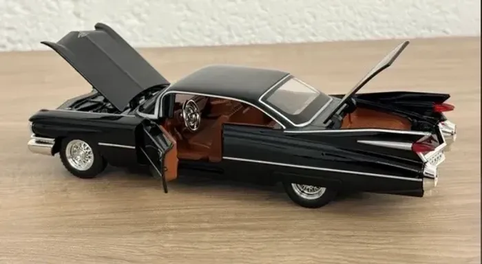 Vendo carro miniatura cadilac Eldorado Biarritz vermelho/ Preto  1:24 