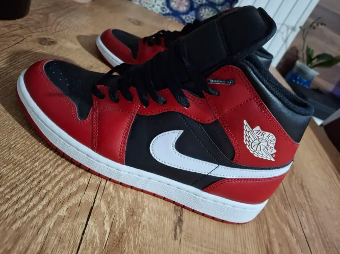 Air Jordan 1 Mid Gym Red Black White - Tam 42 (Importado / Estado Novo)