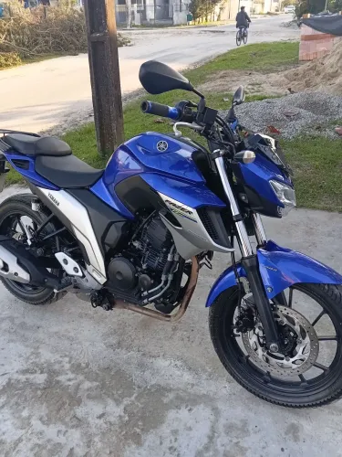 Vendo moto Fz250 por 19,000, aceito troca por camioneta ou aceito propostas.