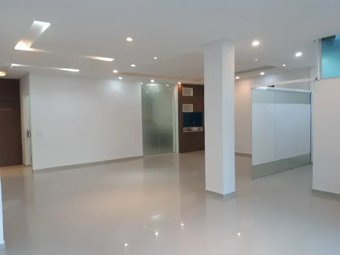 SALA AMPLA NO PIONEIROS, DO LADO DA UNIMED E LOJA DA HAVAN!!!