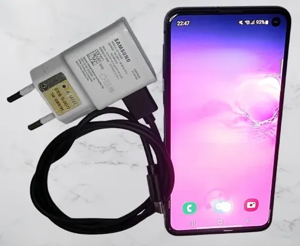 Samsung Galaxy S10e 128GB Usado em bom estado sistema e bateria OK
