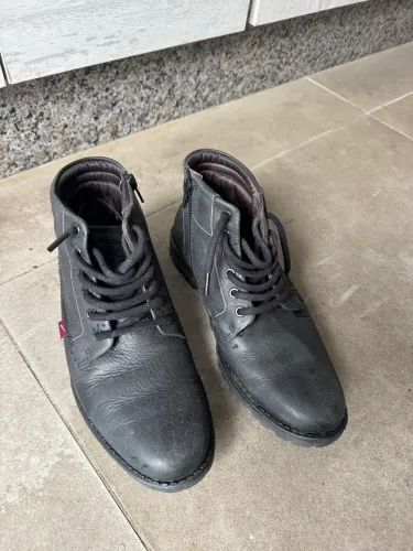 Bota ferracini com zíper