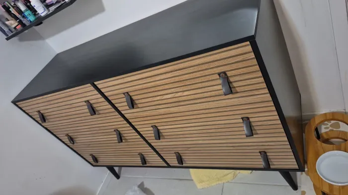 Vendo Cômoda Retrô Com 6 Gavetas E Pés Em Madeira Preto/ Freijó Canelado