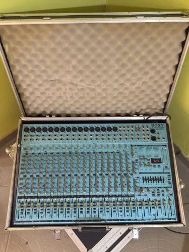 MESA DE SOM ROXY PSL2442FX - 24 CANAIS + CASE 