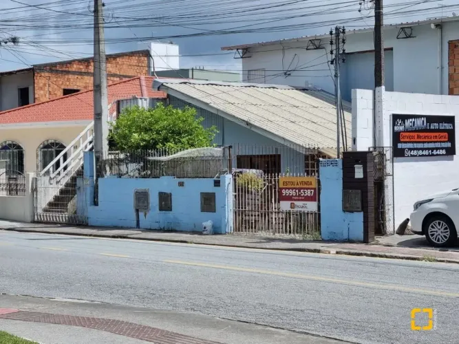 Terreno com 04 casas em Areias em fente ao Giassi Areias SJ.