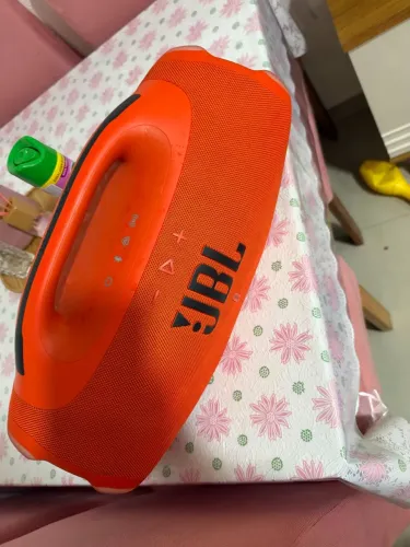 Vende-se uma bombox4 nova
