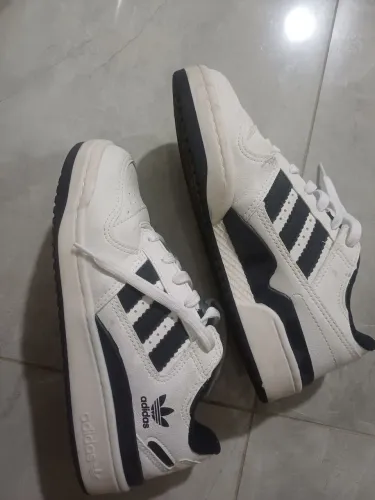 Tênis Adidas semi novo low Cl