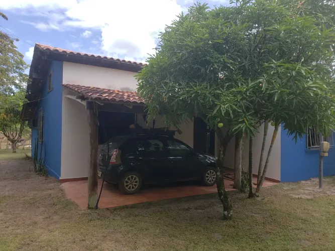 Casa com ampla área verde 