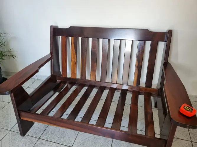 Sofá madeira 3 e 2 lugares 