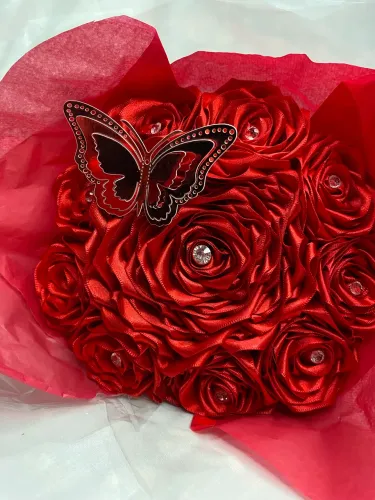 Buquê de cetim vermelho