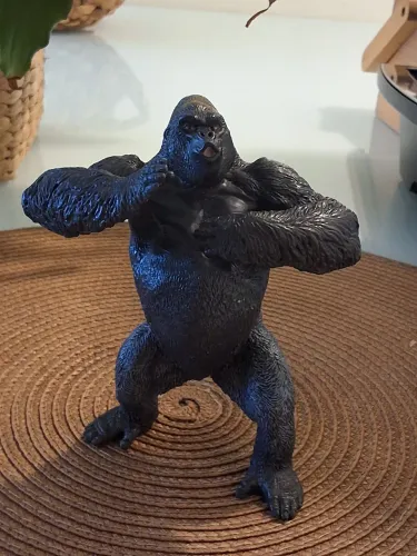 Gorila em pé golpeando peito papo 2018 12cm