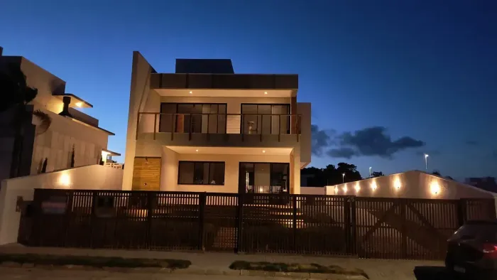 Casa de condomínio para venda tem 235 metros quadrados com 3 quartos