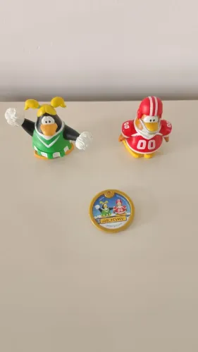 Club Penguin dupla de bonecos com moeda