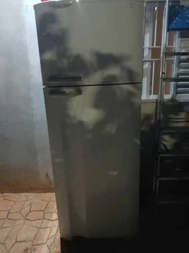Geladeira branca 220v