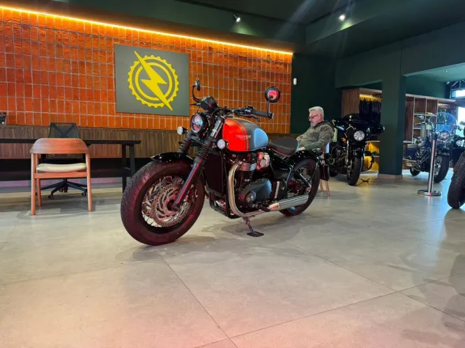 BONNEVILLE BOBBER 1200CC CINZA 2024/2025