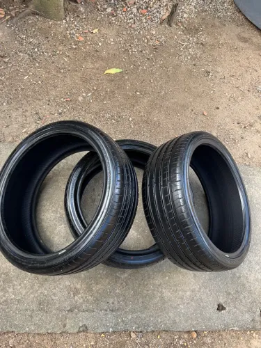 Pneus 225/30/20 novo 