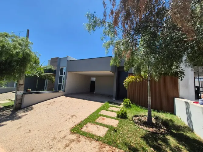 Casa de condomínio térrea para venda com 150 metros quadrados com 3 quartos Jatobá em Hort