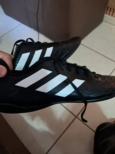 Vendo chuteira de futsal 42 adidas artilheira V