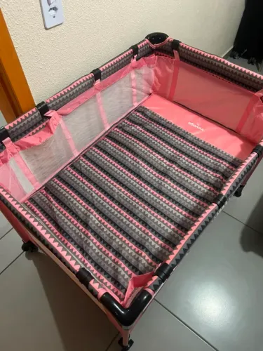 Berço/Chiqueirinho Portátil Fit Rosa Geo - VOYAGE