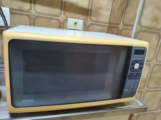 Microondas SANYO EM 804 TGR
