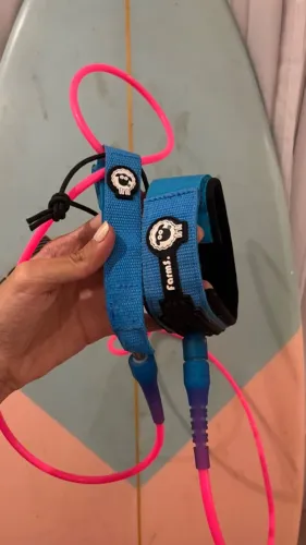 Prancha de surf + leash novo