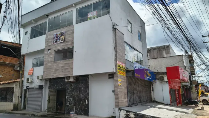 ALUGA-SE SALAS COMERCIAIS NA AVENIDA AUGUSTO MONTENEGRO