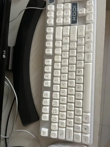 Teclado gamer com Led funcionando perfeitamente mais um fone gamer de brinde
