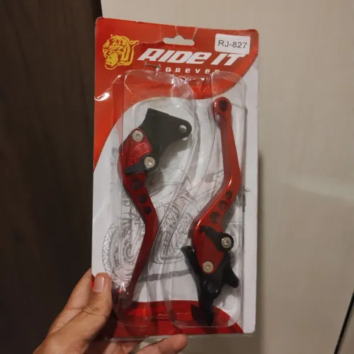 Manete de moto Honda esportivo vermelho