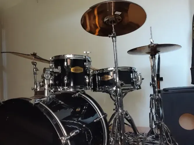 Bateria Michael Classic com ferragens e pratos - Completíssima!