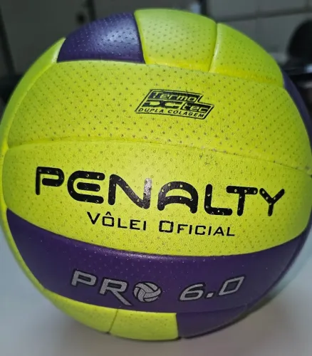 Bola de vôlei Pênalty pro 6.0<br><br><br>R$ 200,00 <br><br>NOVA CUSTA R$ 360,00