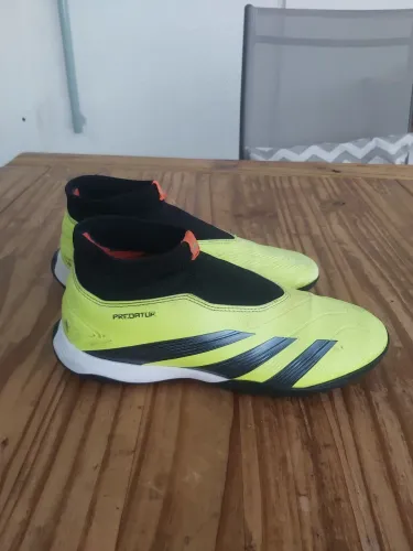 Chuteira Adidas Predator Society Tam. 37