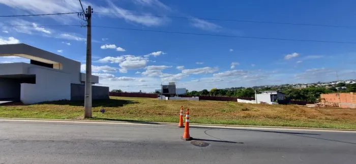 Lote/Terreno no Condomínio Horizontal Jardins Versalles-Aparecida de Goiânia