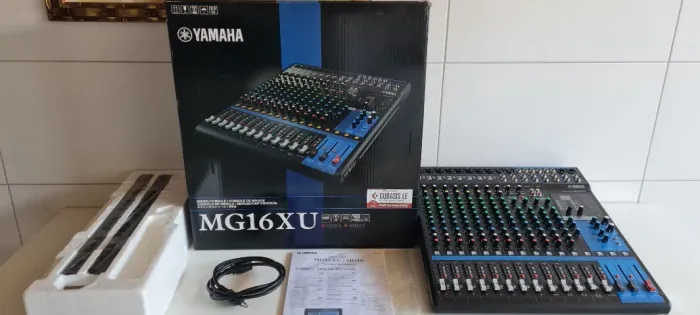mesa de som Yamaha