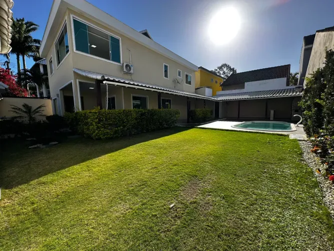 Casa para venda ou locação com 250m e 4 quartos em Ilha de Guaratiba - Rio de Janeiro - RJ