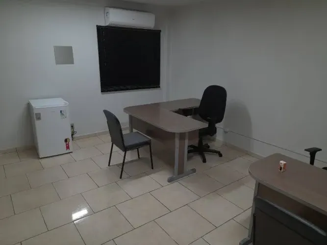Alugo sala mobiliada av Fernando Corrêa