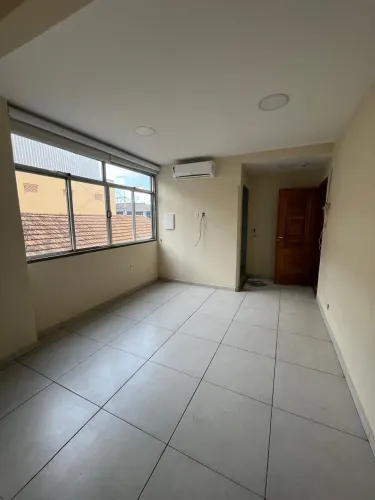 Ótima Sala Comercial no Centrão de Nilópolis, Doc ok.