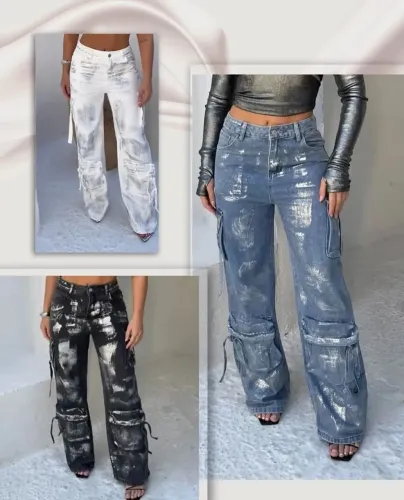 Calça jeans cargo com efeito estonado/metalizado