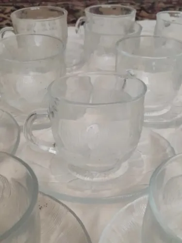 conjunto de xícaras e pires de vidro francês