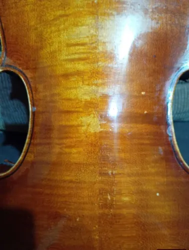 Violino antigo adquirido na Itália