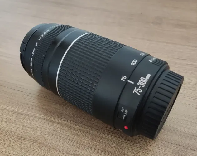 Lente Zoom Canon EF 75-300mm III - Estado de Nova - Envio para o Brasil todo