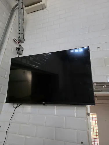 Tv TLC 32 polegadas (sem a base)